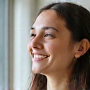 Mujer joven sonriente